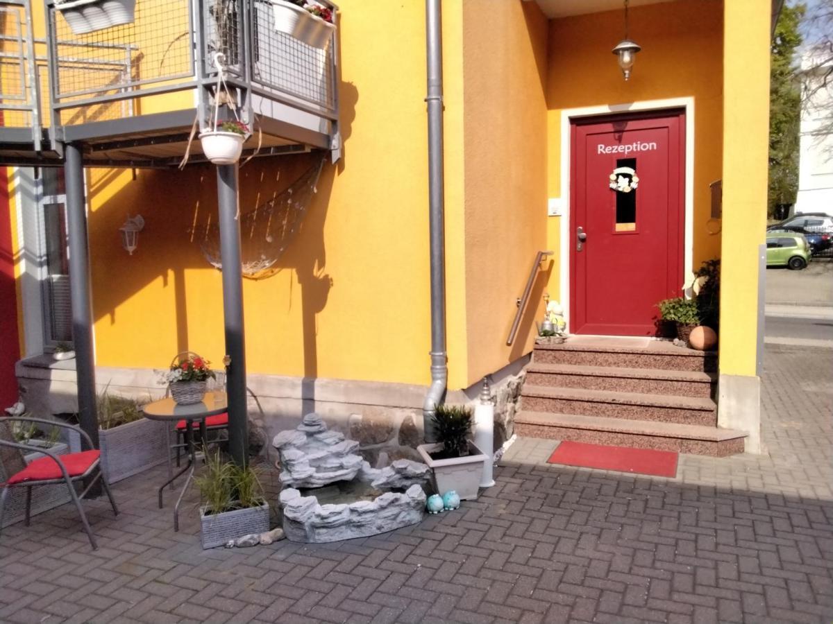 Hotel Am Weinbergschloss Варен Екстериор снимка