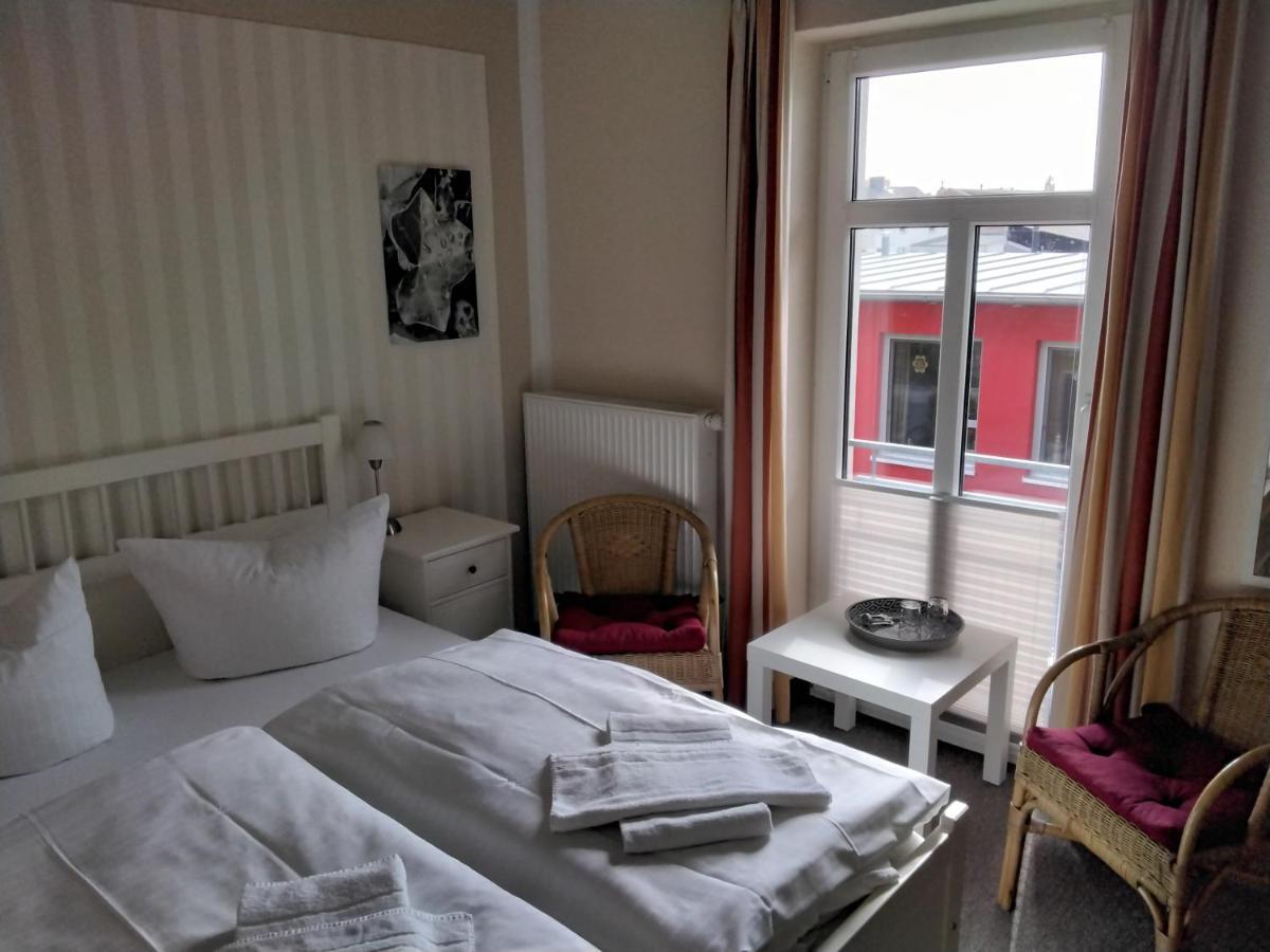 Hotel Am Weinbergschloss Варен Екстериор снимка