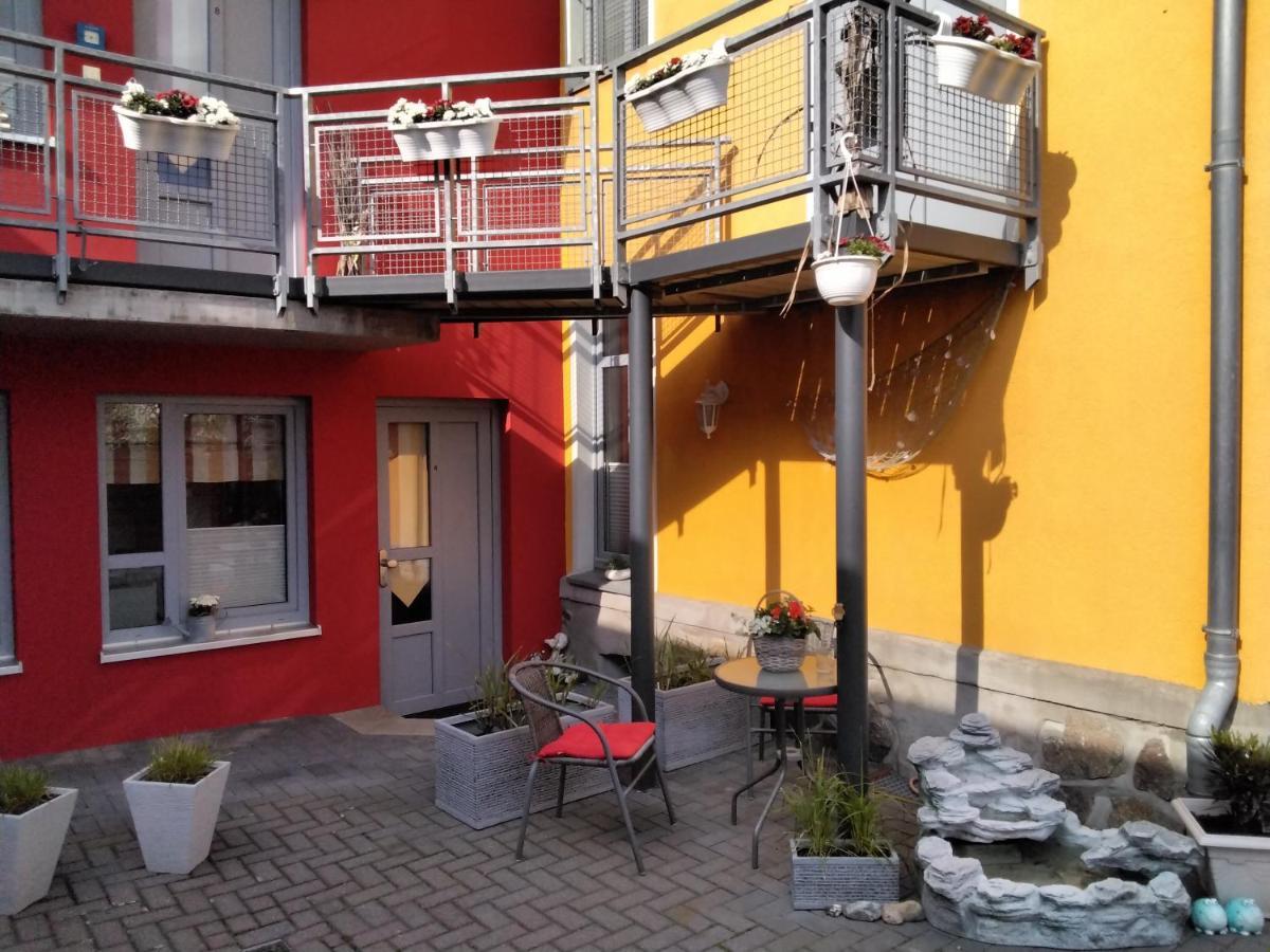 Hotel Am Weinbergschloss Варен Екстериор снимка