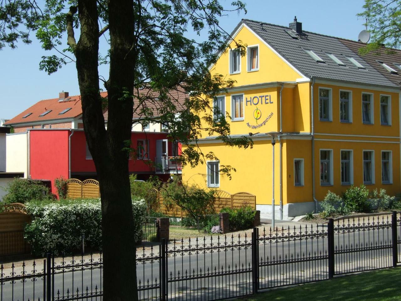Hotel Am Weinbergschloss Варен Екстериор снимка